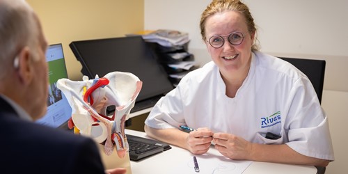 Uroloog In Gesprek Met Patiënt