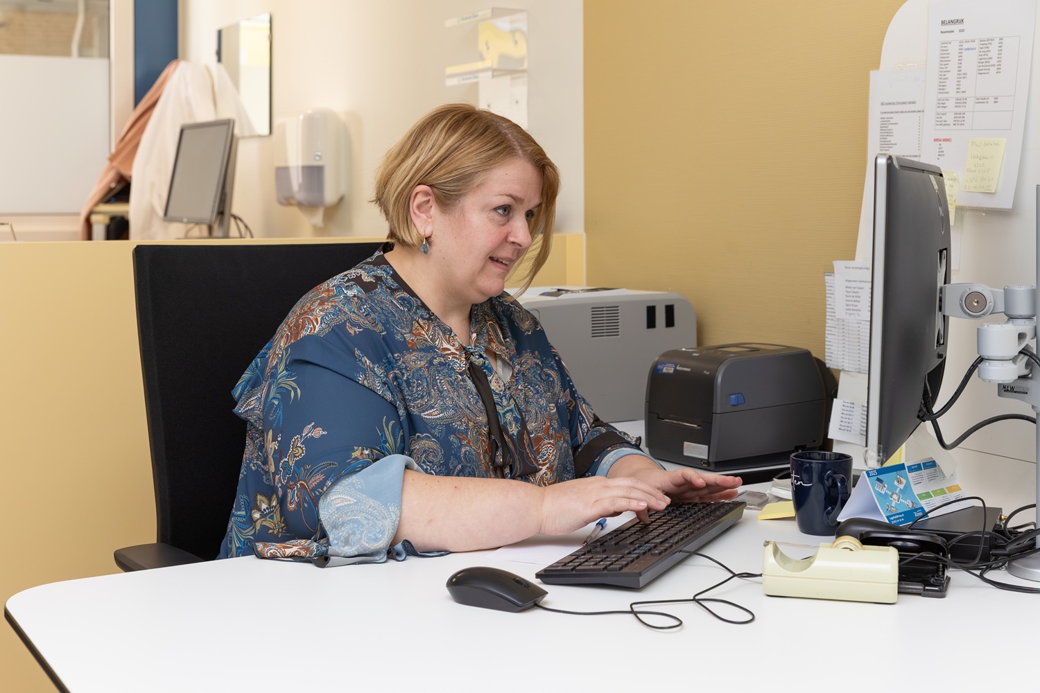 Medewerker Achter Pc