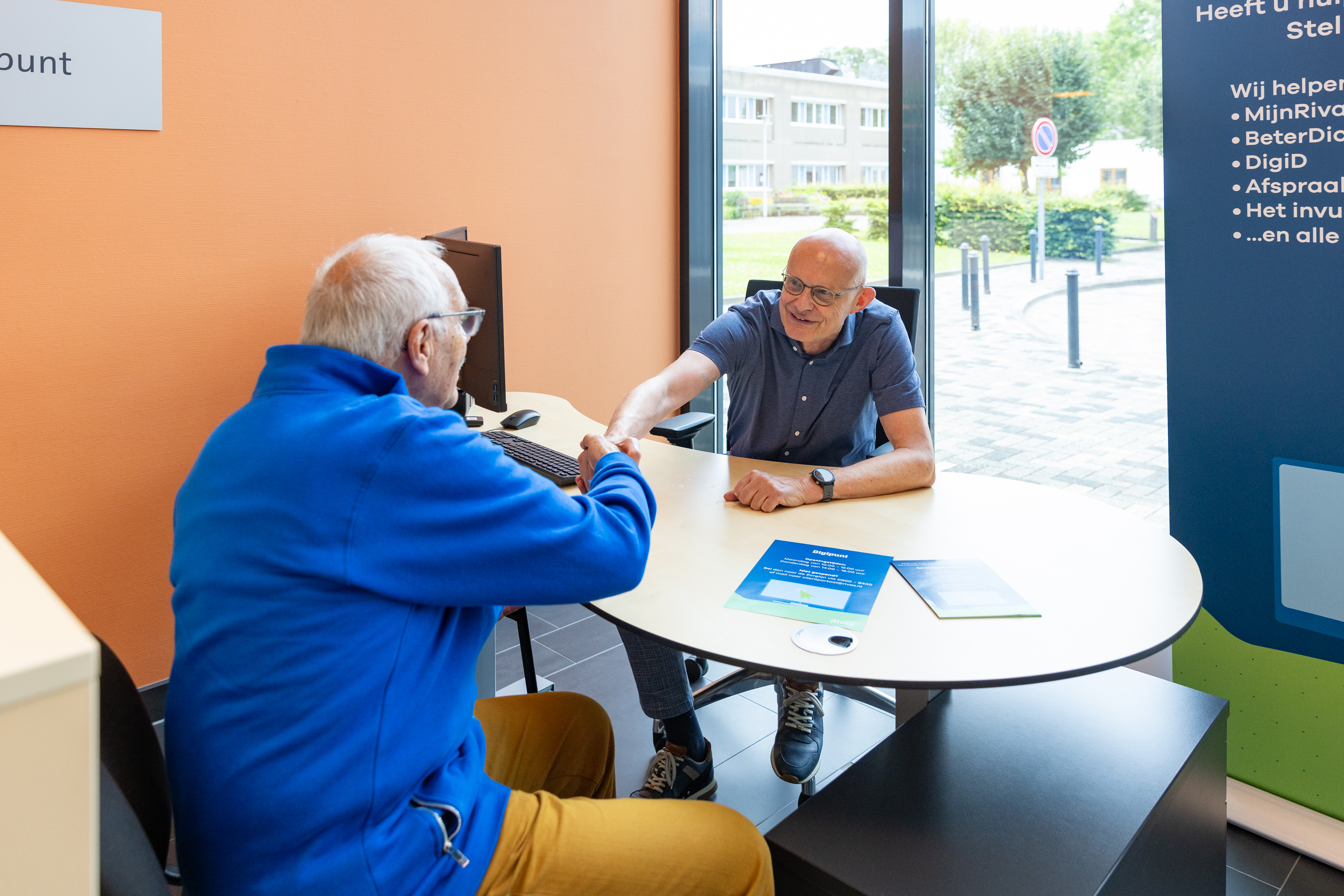 20240711 Ziekenhuis + Directeur 30Cm HR 109