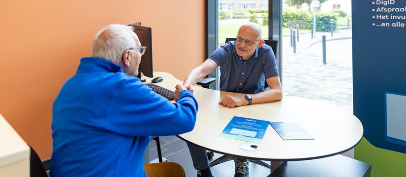 20240711 Ziekenhuis + Directeur 30Cm HR 109