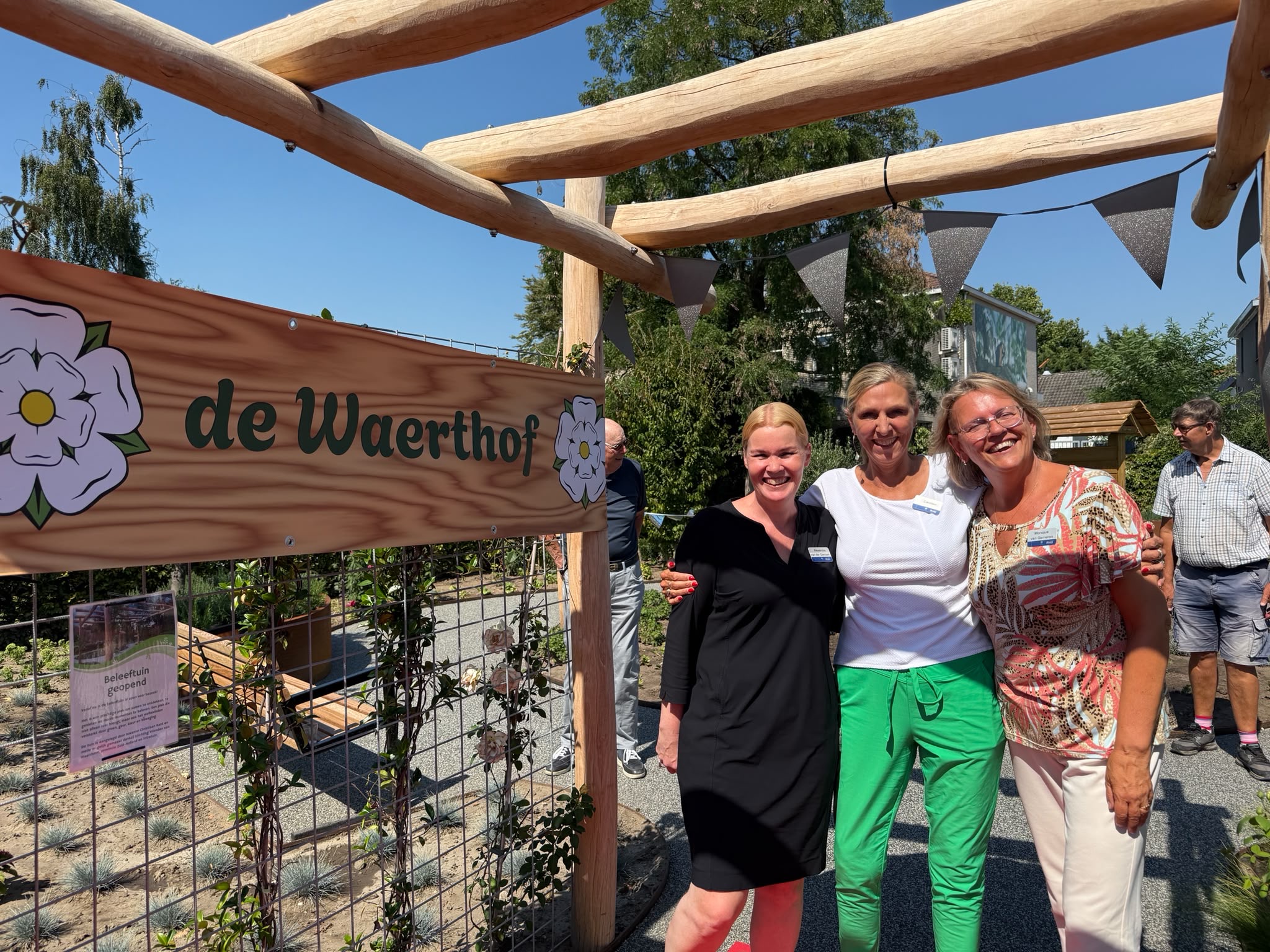 Zorgcollega's Bij Feestelijke Opening