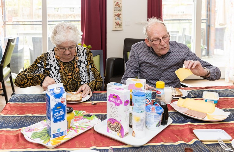 Meneer En Mevrouw Eten Aan Tafel